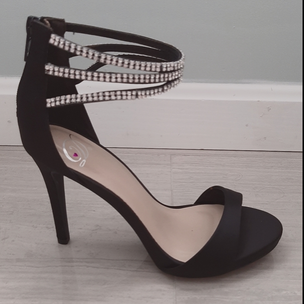 💎Black Satin heels with Diamond ankle accent